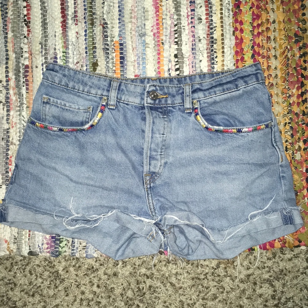 Boyfriend cut off embroidered shorts